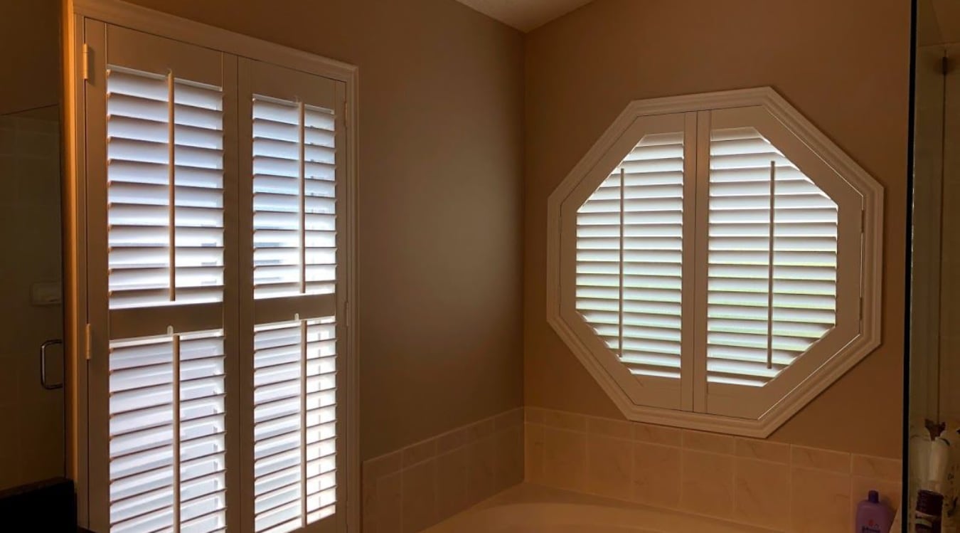 Octagon window in a Honolulu bathroom